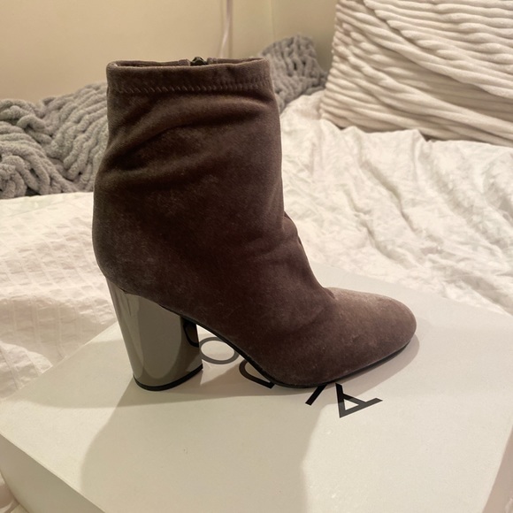Aldo Cassydie velvet pumps/booties w silver heels! - Picture 4 of 4